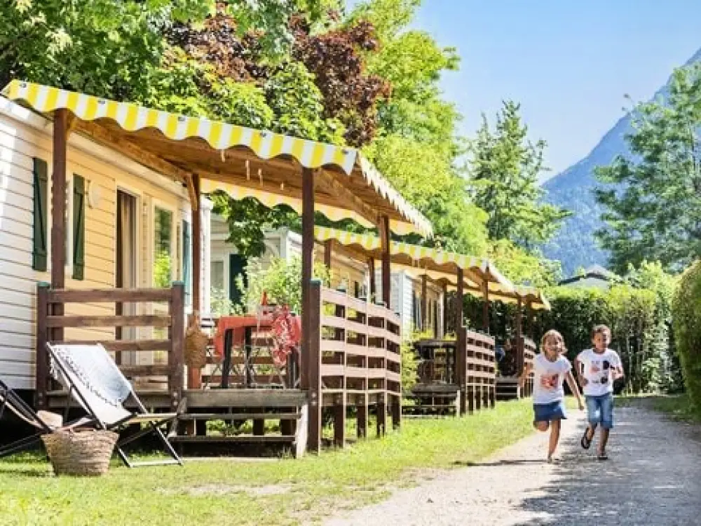 Camping Romanée - La Ferme De La Serraz 5 Sterren★★★★★