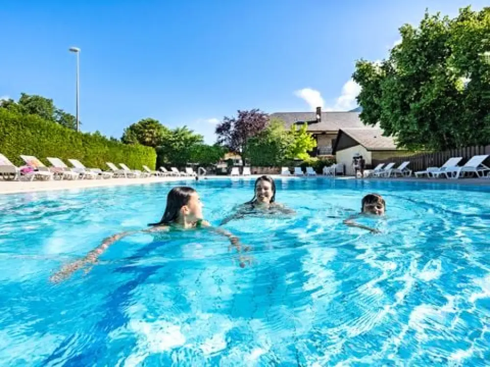 Camping Romanée - La Ferme De La Serraz 5 Sterren★★★★★