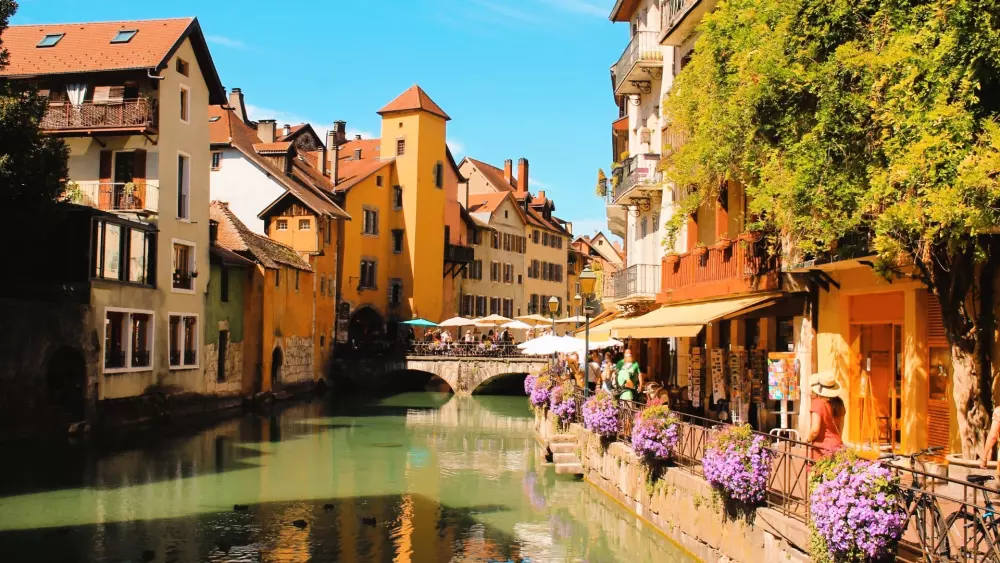 Camping Romanée La Ferme de la Serraz 5 Sterren★★★★★