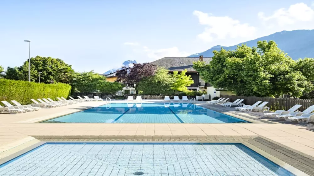 Camping Romanée La Ferme de la Serraz 5 Sterren★★★★★