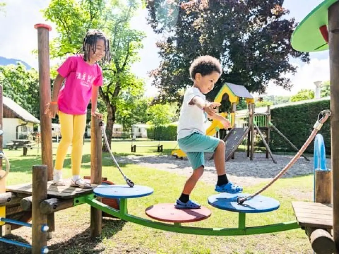Camping Romanée - La Ferme De La Serraz 5 Sterren★★★★★