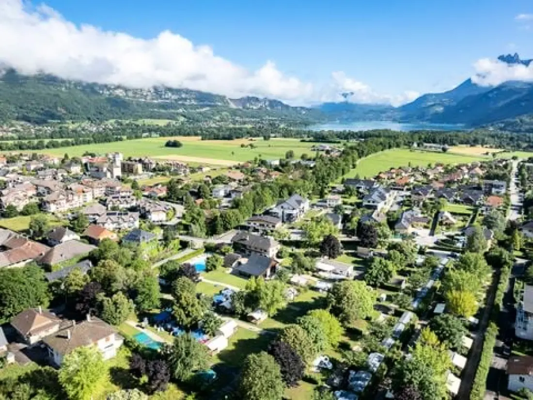 Camping Romanée - La Ferme De La Serraz 5 Sterren★★★★★