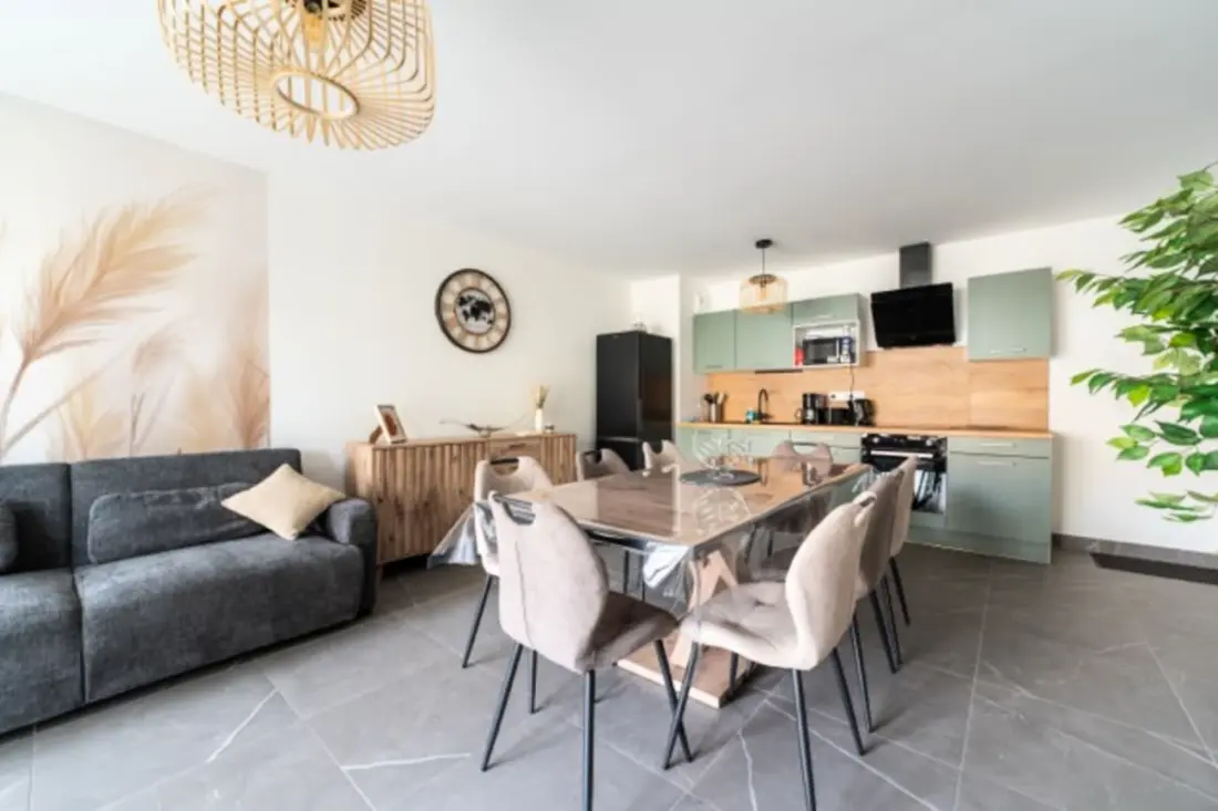 Appartement Cosy + Terrasse En Plein Centre-ville