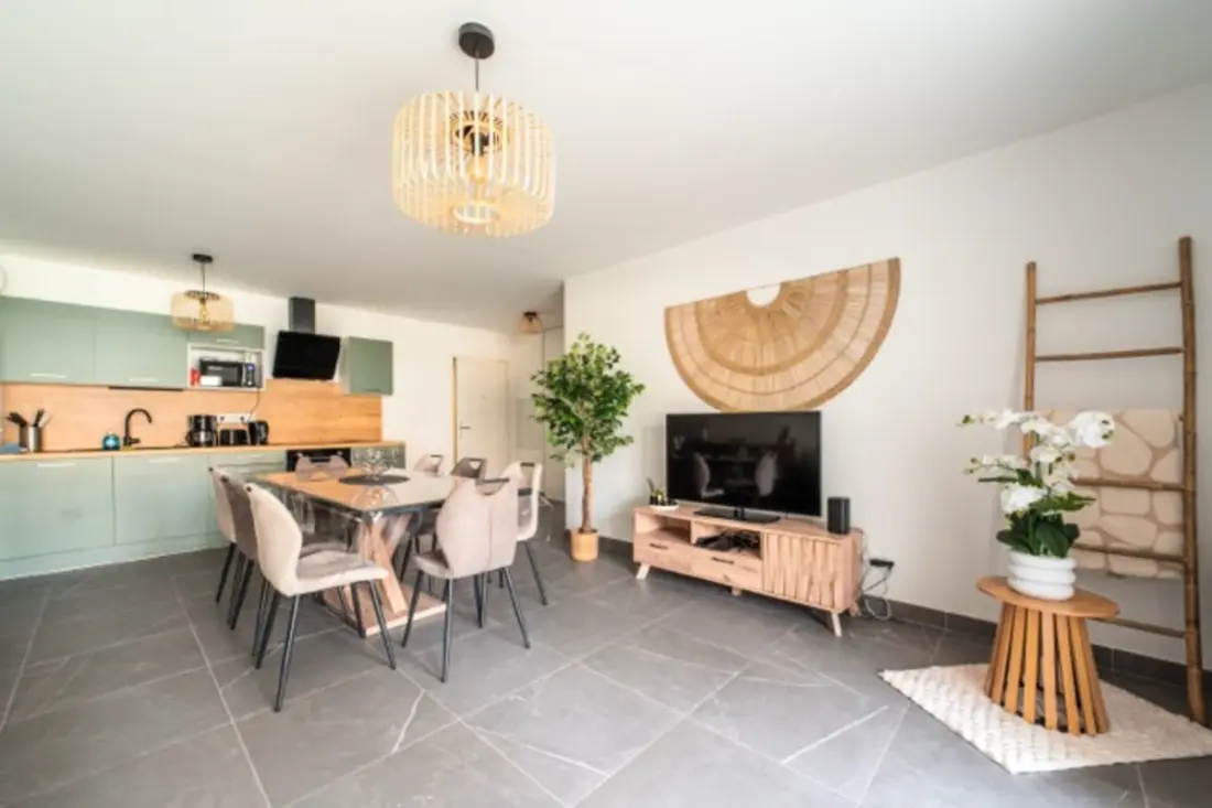 Appartement Cosy + Terrasse En Plein Centre-ville