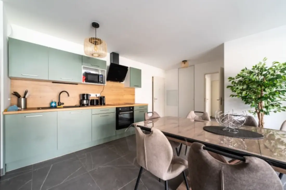 Appartement Cosy + Terrasse En Plein Centre-ville