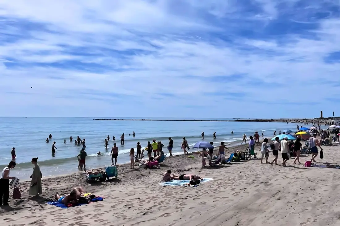 Fényes apartman 50m De La Plage medencével és parkolóval