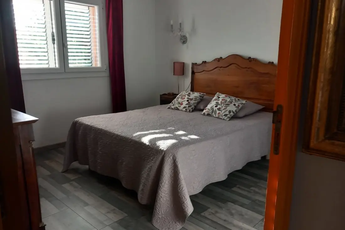House with Private Pool in Entraigues