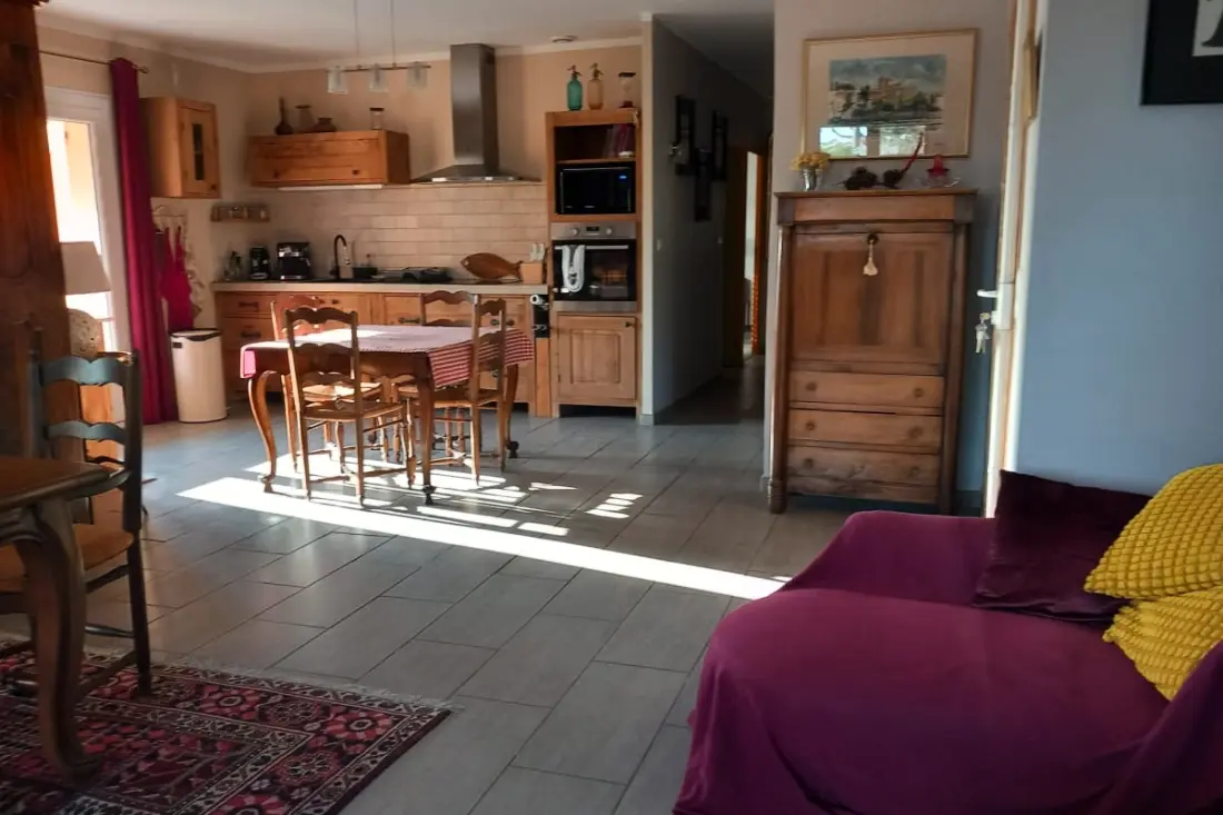 House with Private Pool in Entraigues