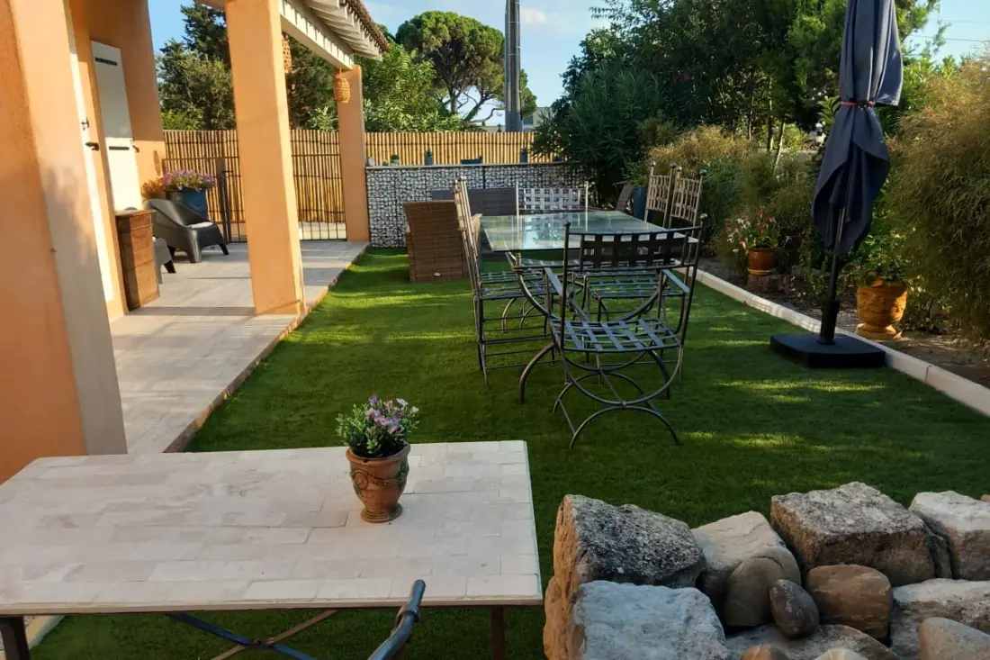 House with Private Pool in Entraigues