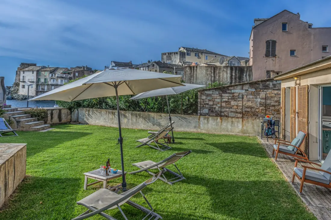 dalszöveg: Charming Sea View House - Erbalunga
