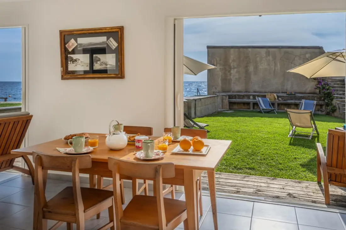 dalszöveg: Charming Sea View House - Erbalunga