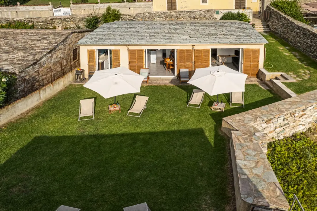 dalszöveg: Charming Sea View House - Erbalunga