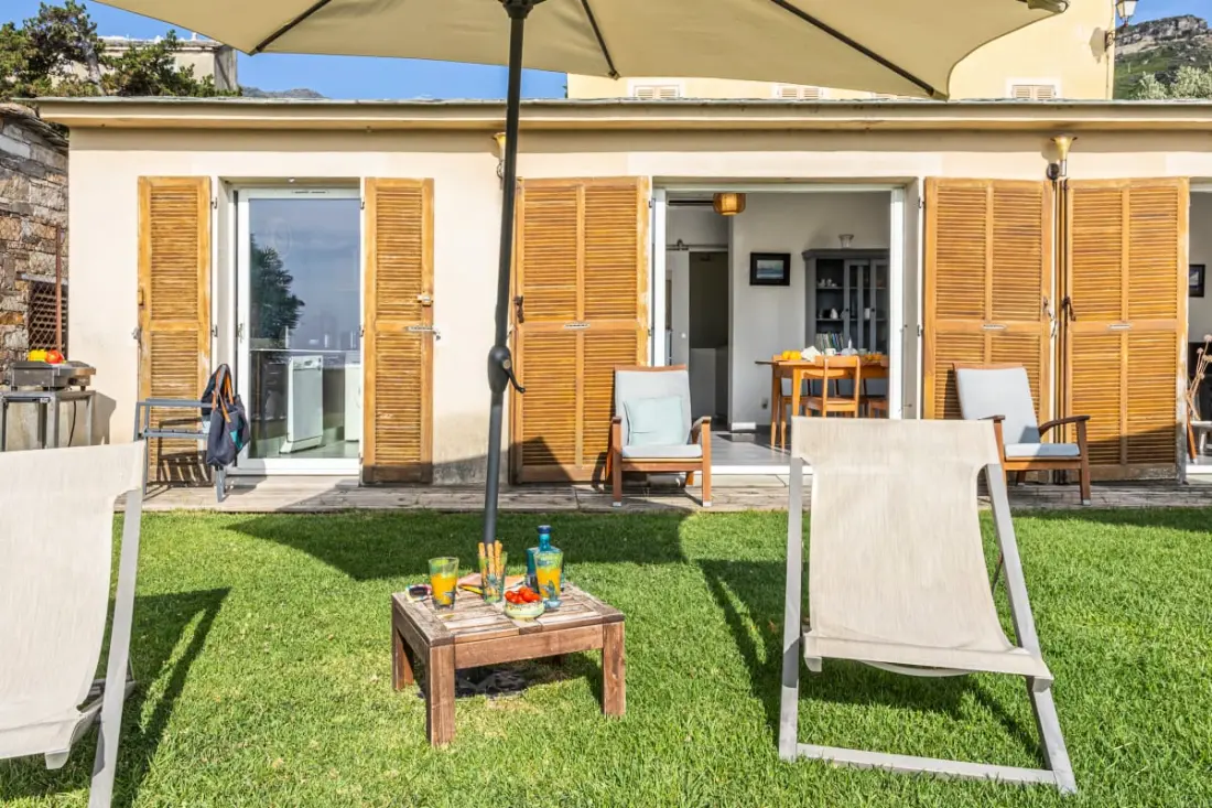 dalszöveg: Charming Sea View House - Erbalunga