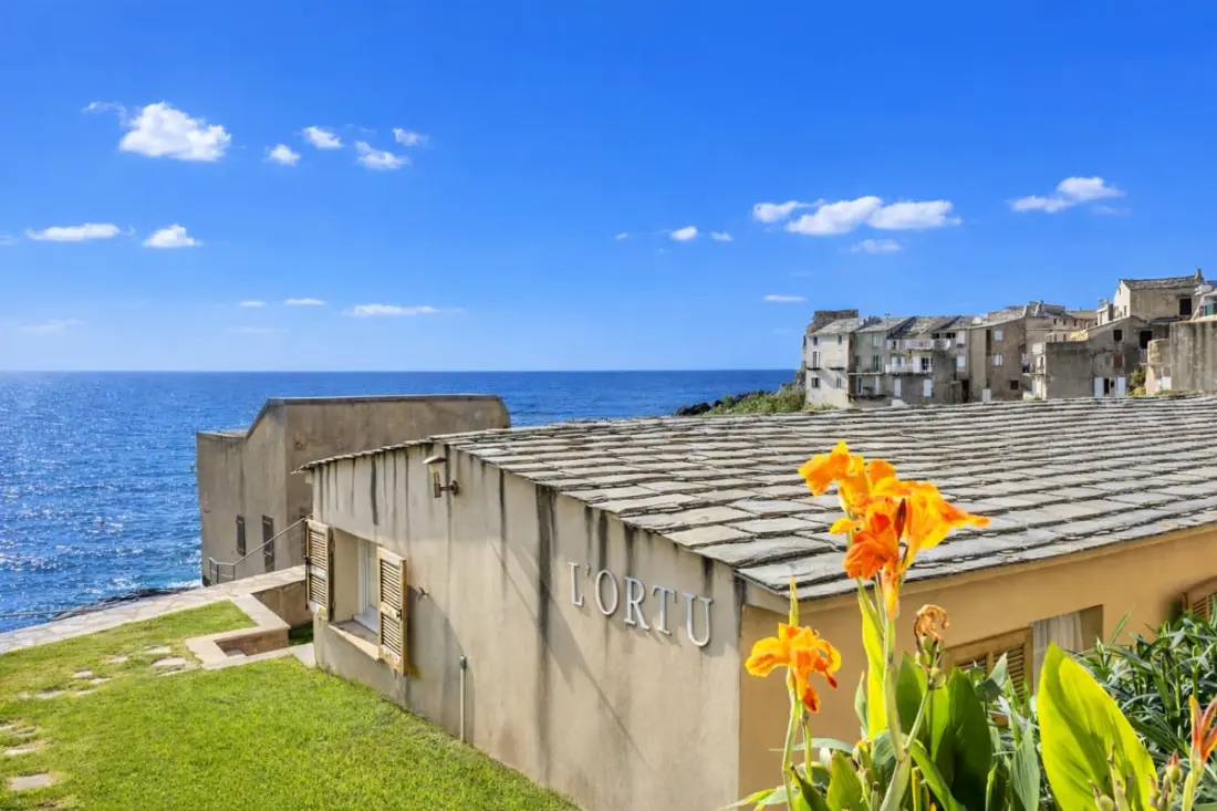 dalszöveg: Charming Sea View House - Erbalunga