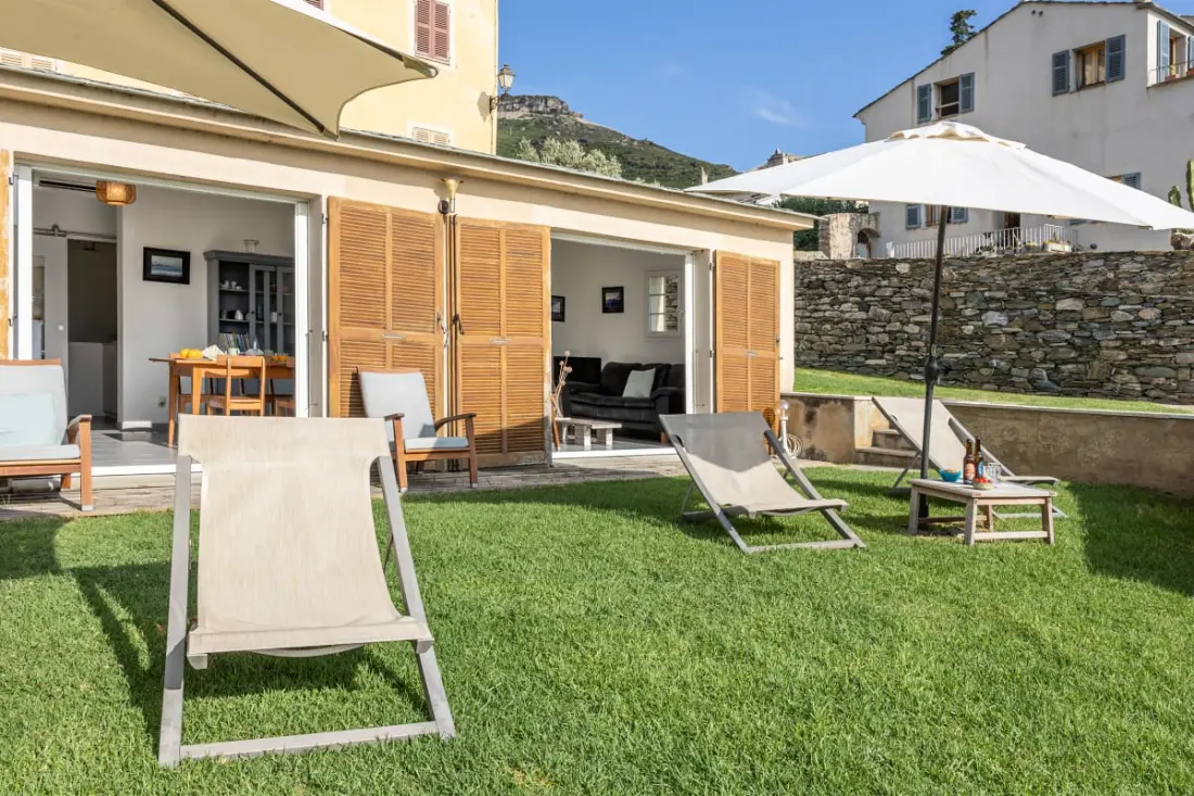 dalszöveg: Charming Sea View House - Erbalunga