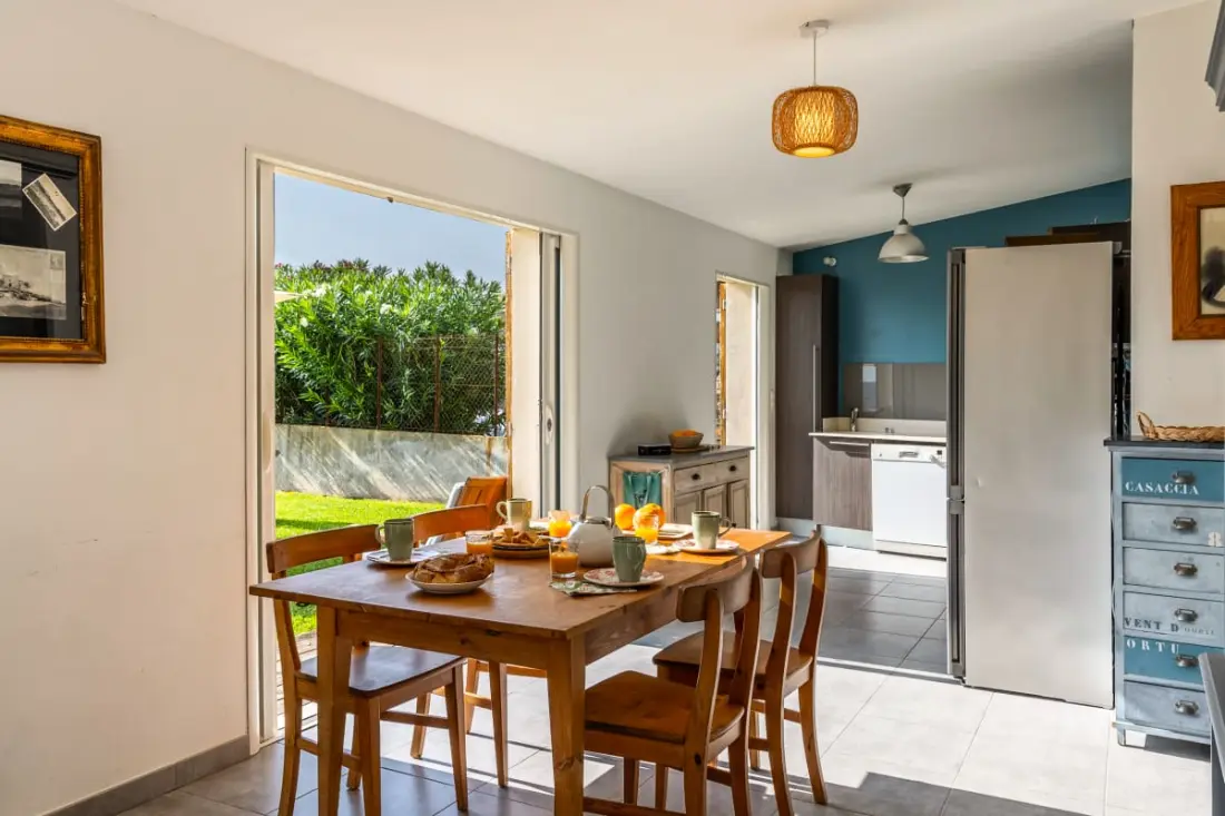 dalszöveg: Charming Sea View House - Erbalunga