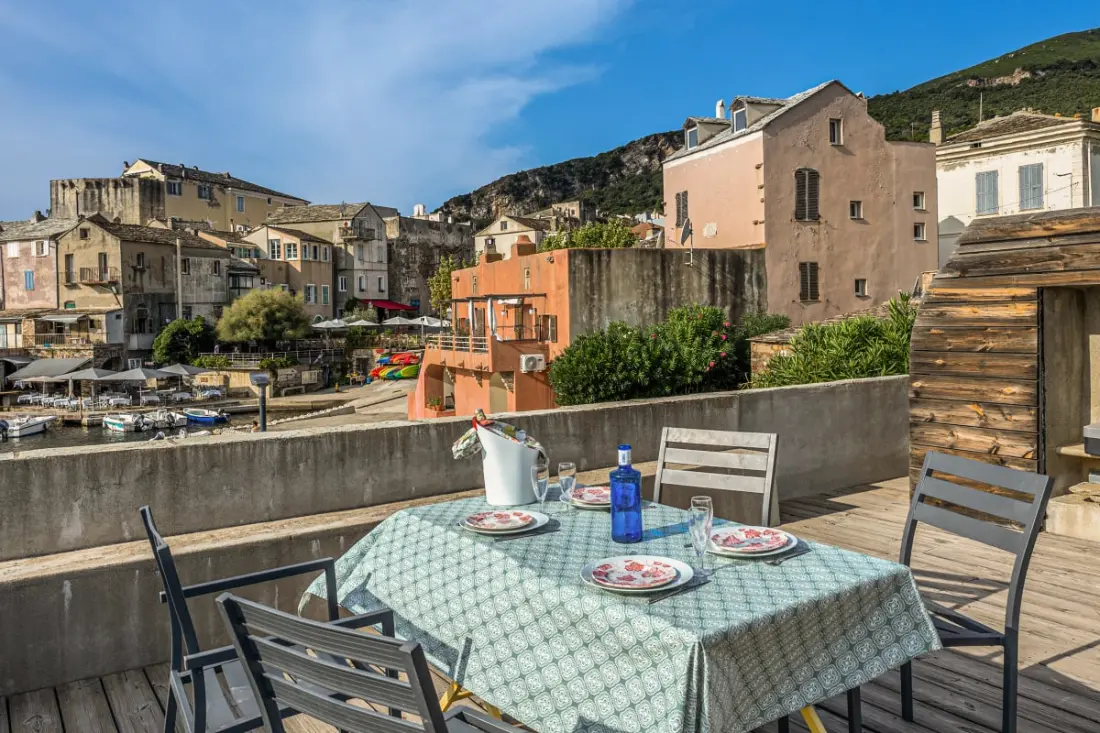 dalszöveg: Charming Sea View House - Erbalunga