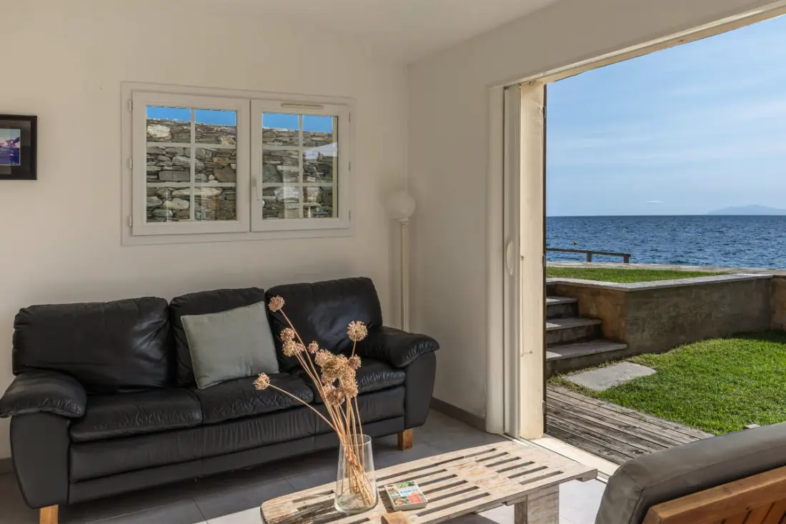 dalszöveg: Charming Sea View House - Erbalunga