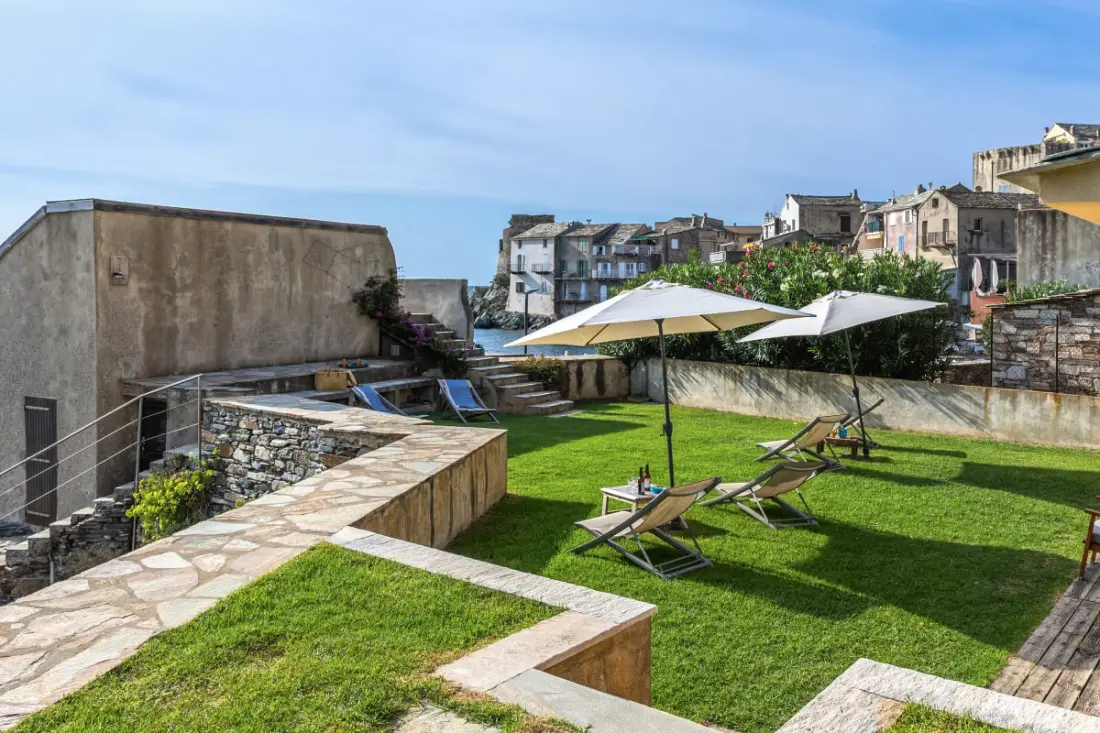 dalszöveg: Charming Sea View House - Erbalunga