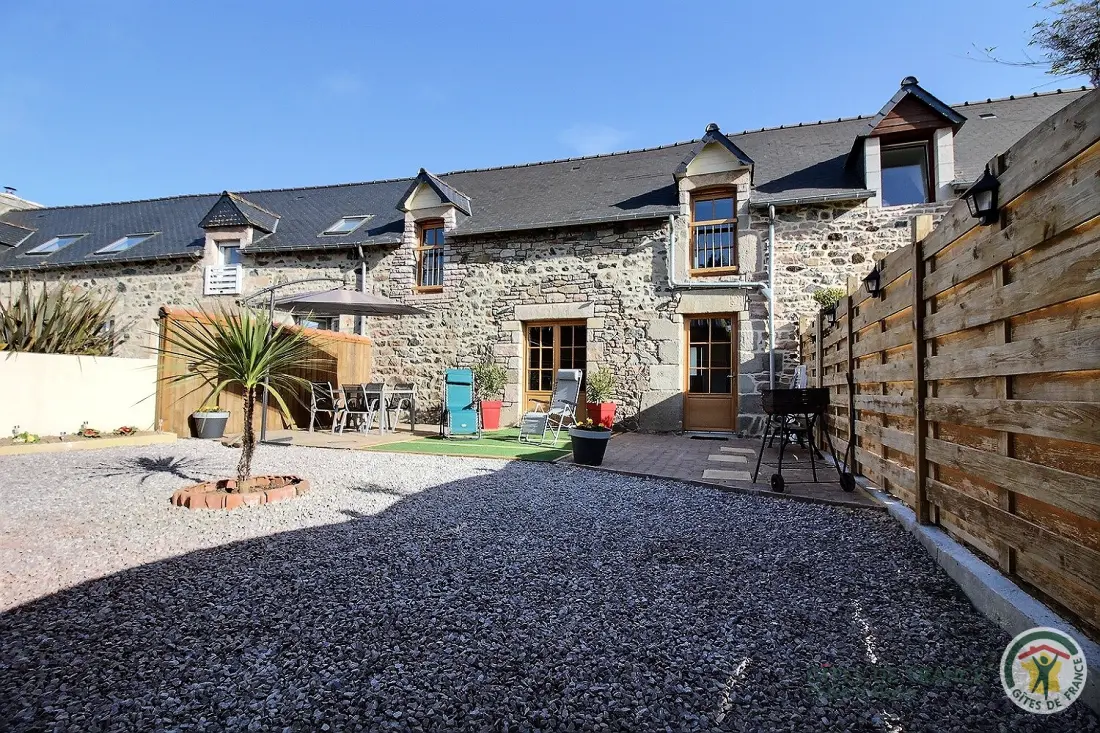 Gîte de France De tuin van St Cano 3 aren