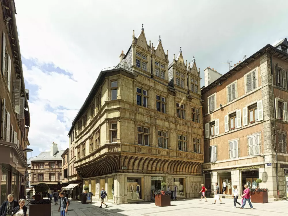 Restauranter i nærheden af Holiday Village Aux Portes des Monts d'Aubrac