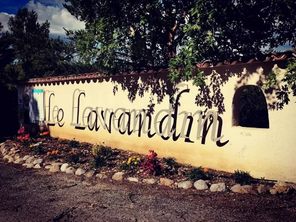 Camping Ushuaia Villages le Lavandin 3 Stars★★★