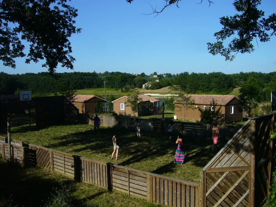 Hoteller i nærheden af Les Chalets de Dordogne Tæt på