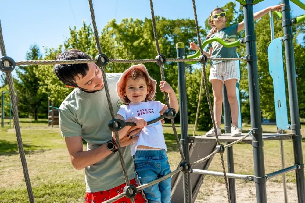 Camping Les Gorges du Chambon 4 étoiles★★★★