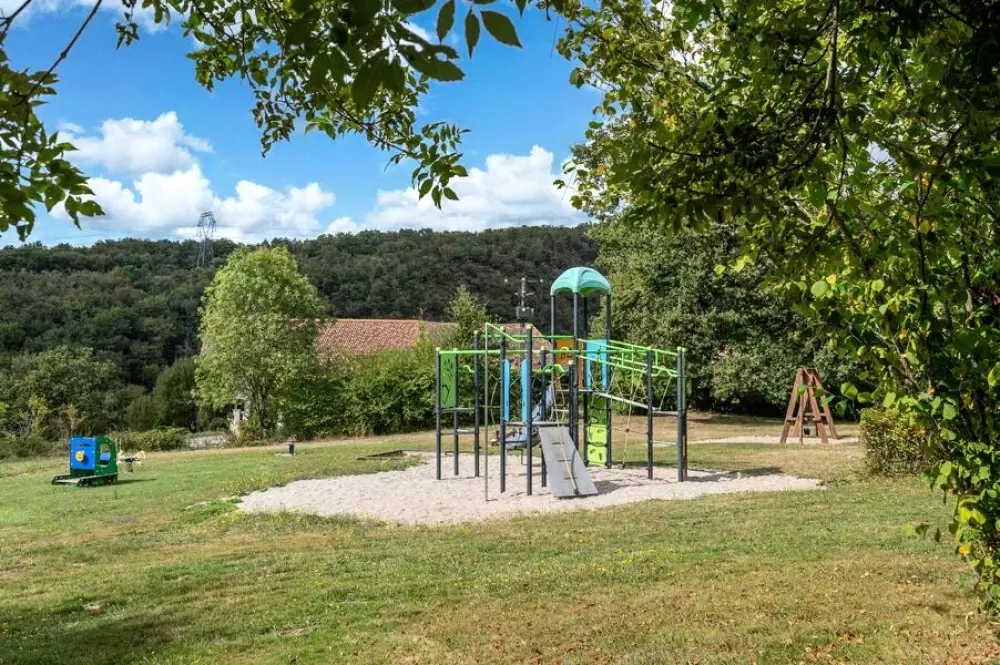 Camping Les Gorges du Chambon 4 étoiles★★★★