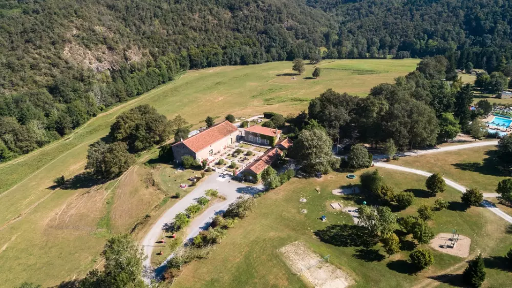 Camping Les Gorges du Chambon 4 étoiles★★★★