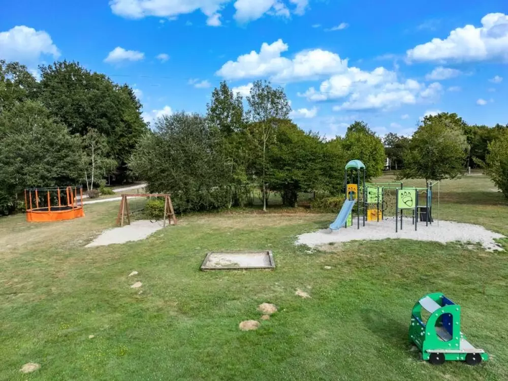 Camping Les Gorges du Chambon 4 étoiles★★★★