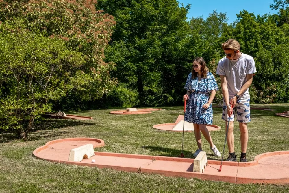 Camping Les Gorges du Chambon 4 étoiles★★★★