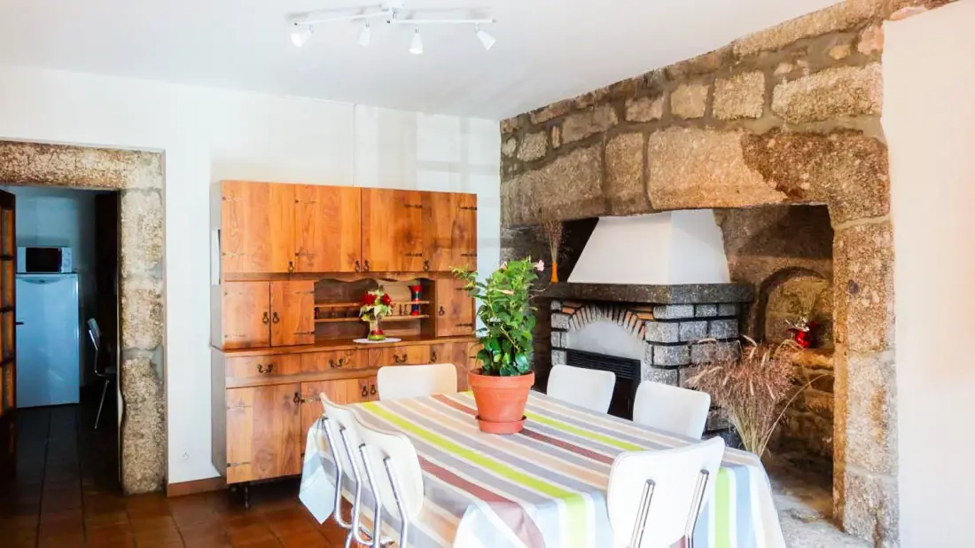 Gîte de France Gîtes de France 4 Personen in Fau de Peyre 2 Ähren