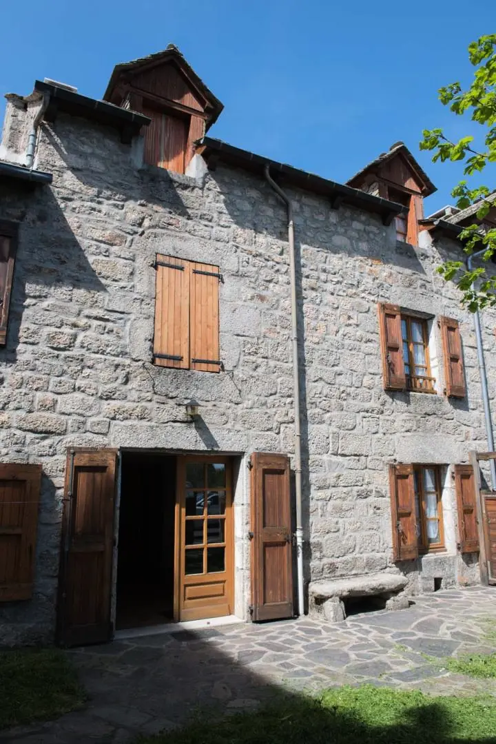 Gîte de France Gîtes de France 6/7 Personen in Fau de Peyre 2 Ähren