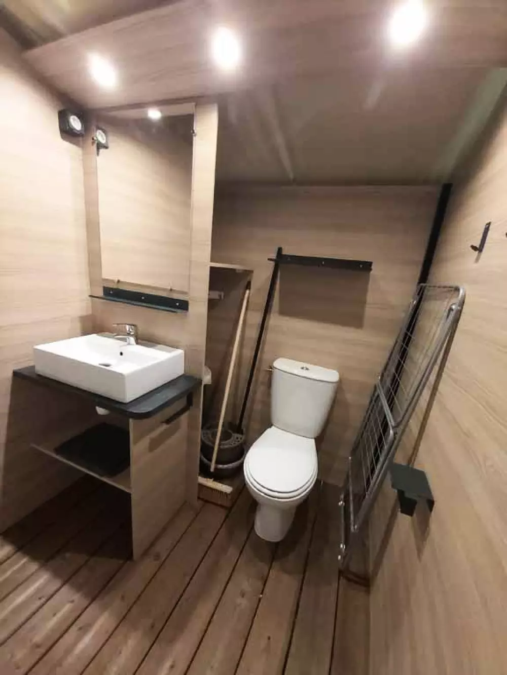 Ushuaïa Villages - Camping Le Port de Lacombe 3 Sterren★★★