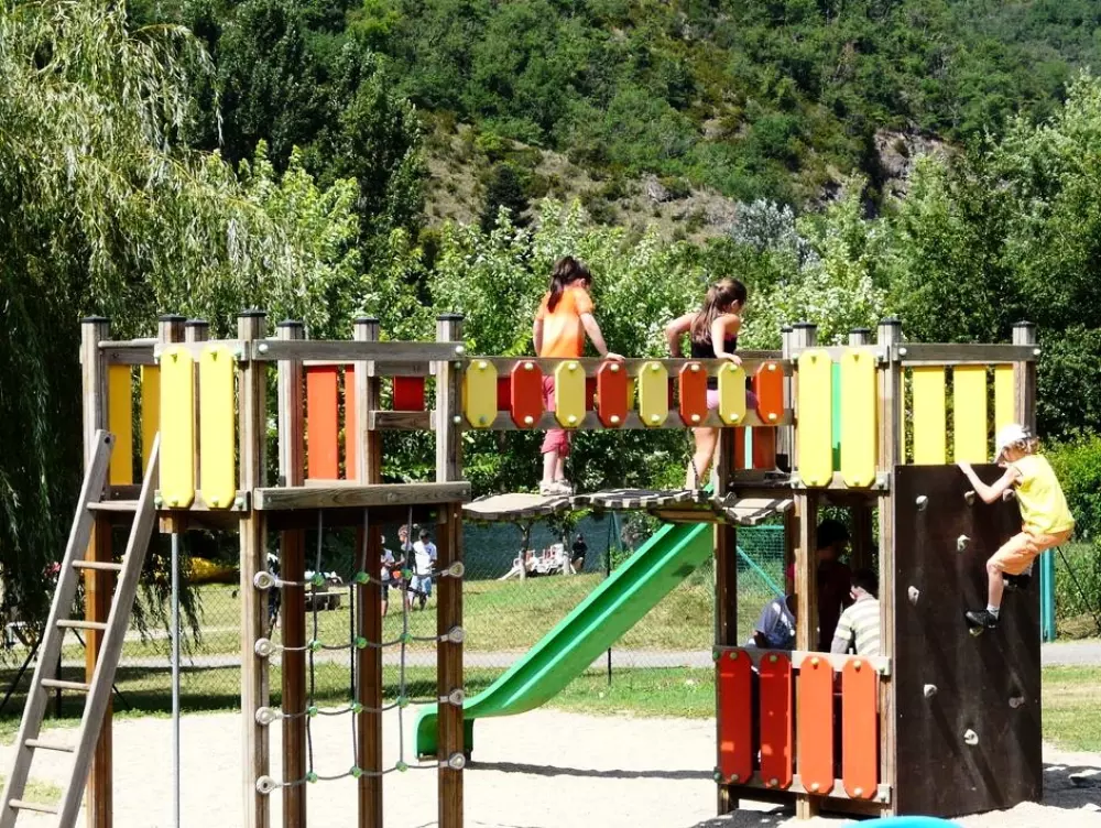 Ushuaïa Villages - Camping Le Port de Lacombe 3 Sterren★★★