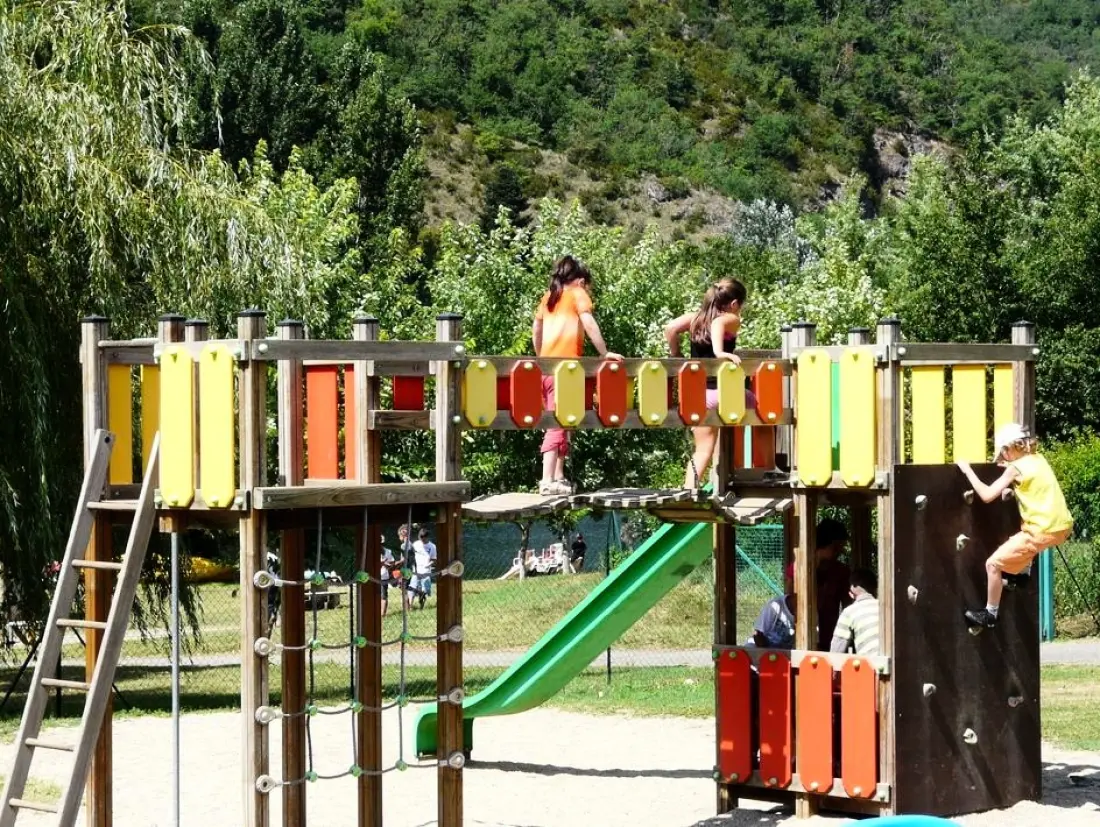 Ushuaïa Villages - Camping Le Port de Lacombe 3 Sterne★★★