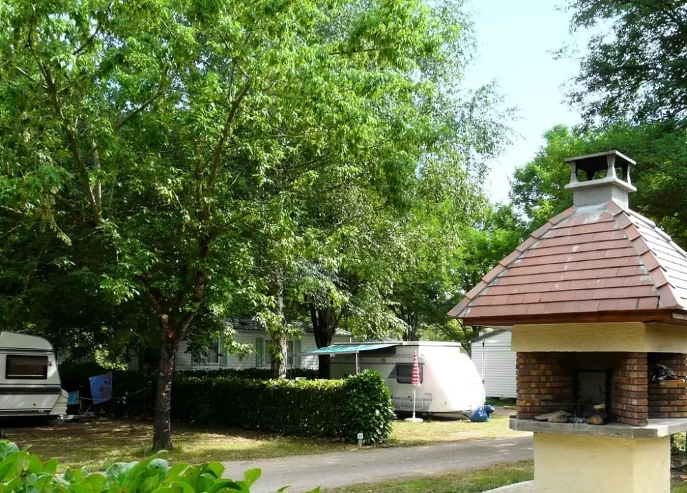 Ushuaïa Villages - Camping Le Port de Lacombe 3 Sterren★★★