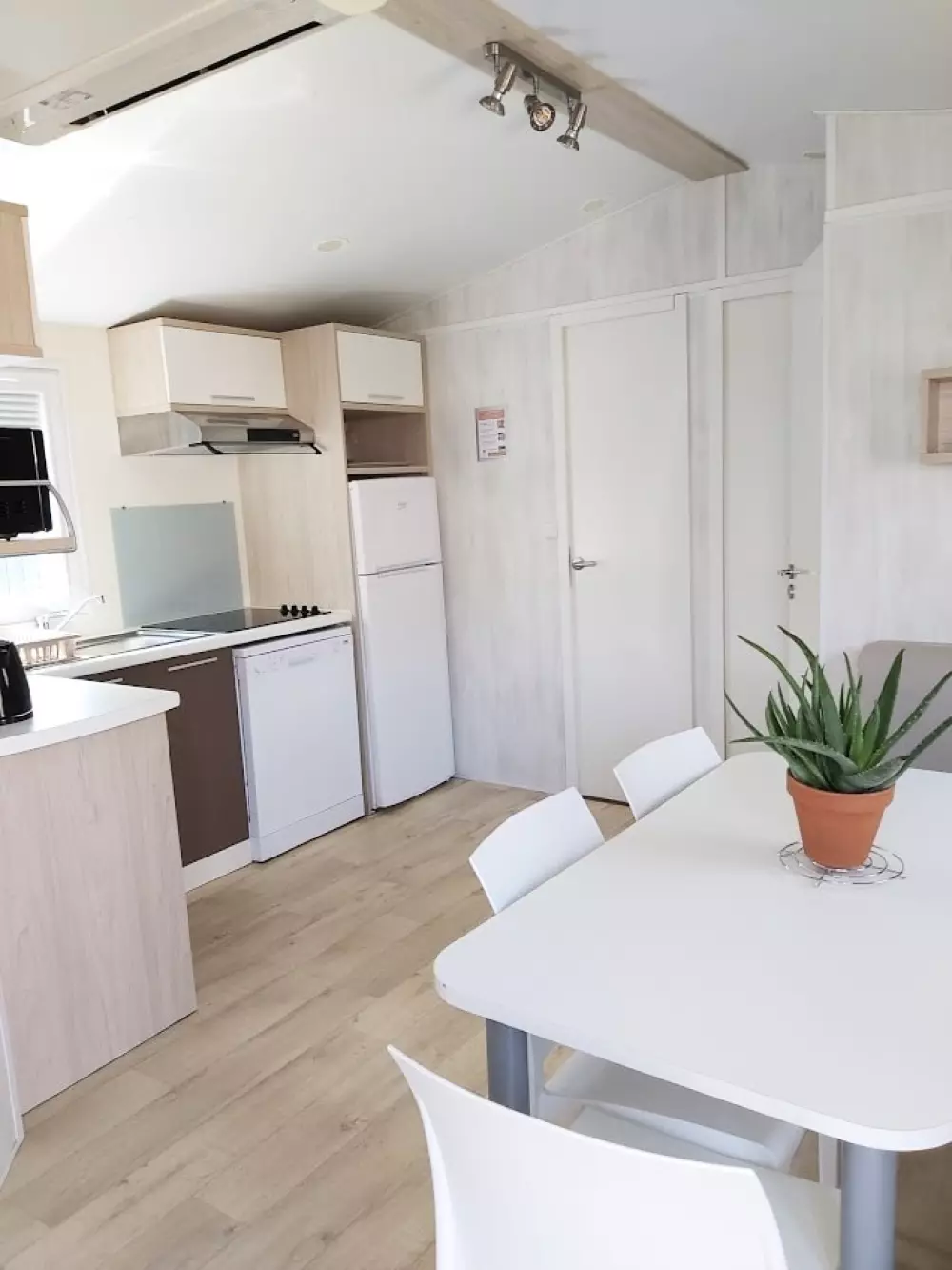 Ushuaïa Villages - Camping Le Port de Lacombe 3 Sterren★★★