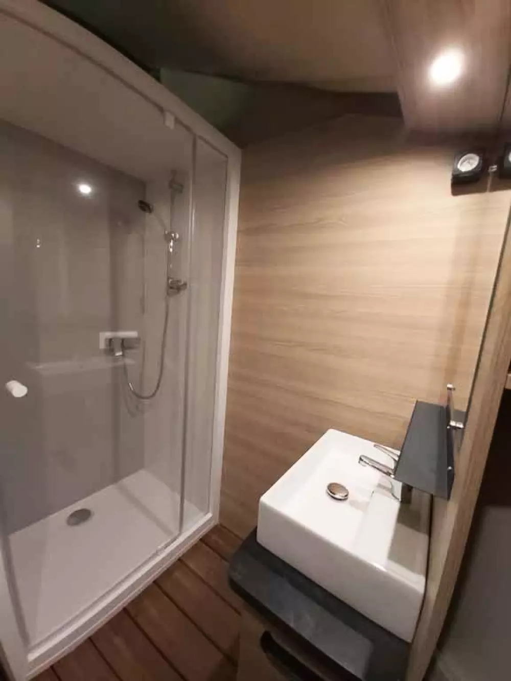 Ushuaïa Villages - Camping Le Port de Lacombe 3 Sterren★★★