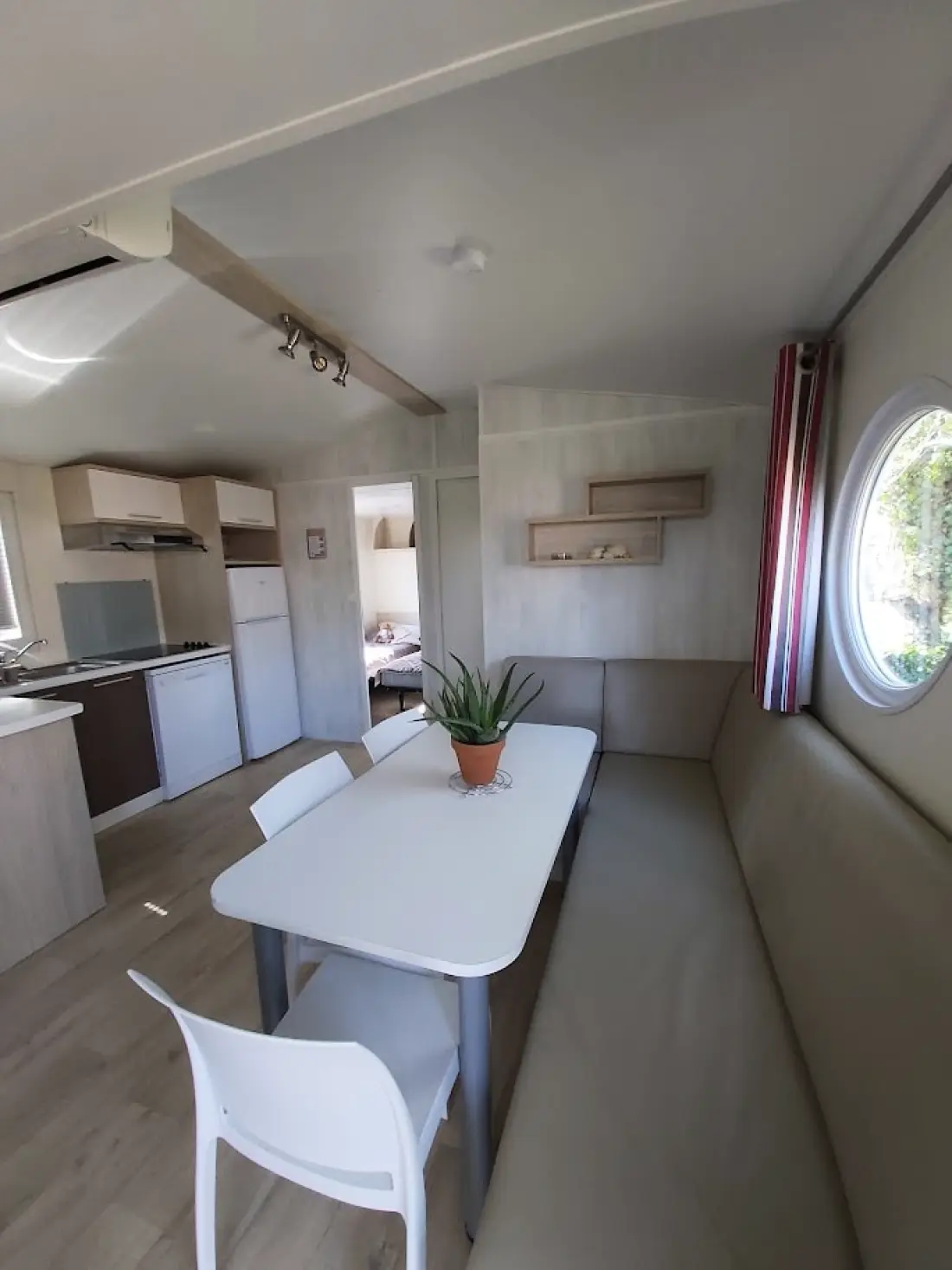 Ushuaïa Villages - Camping Le Port de Lacombe 3 Sterne★★★