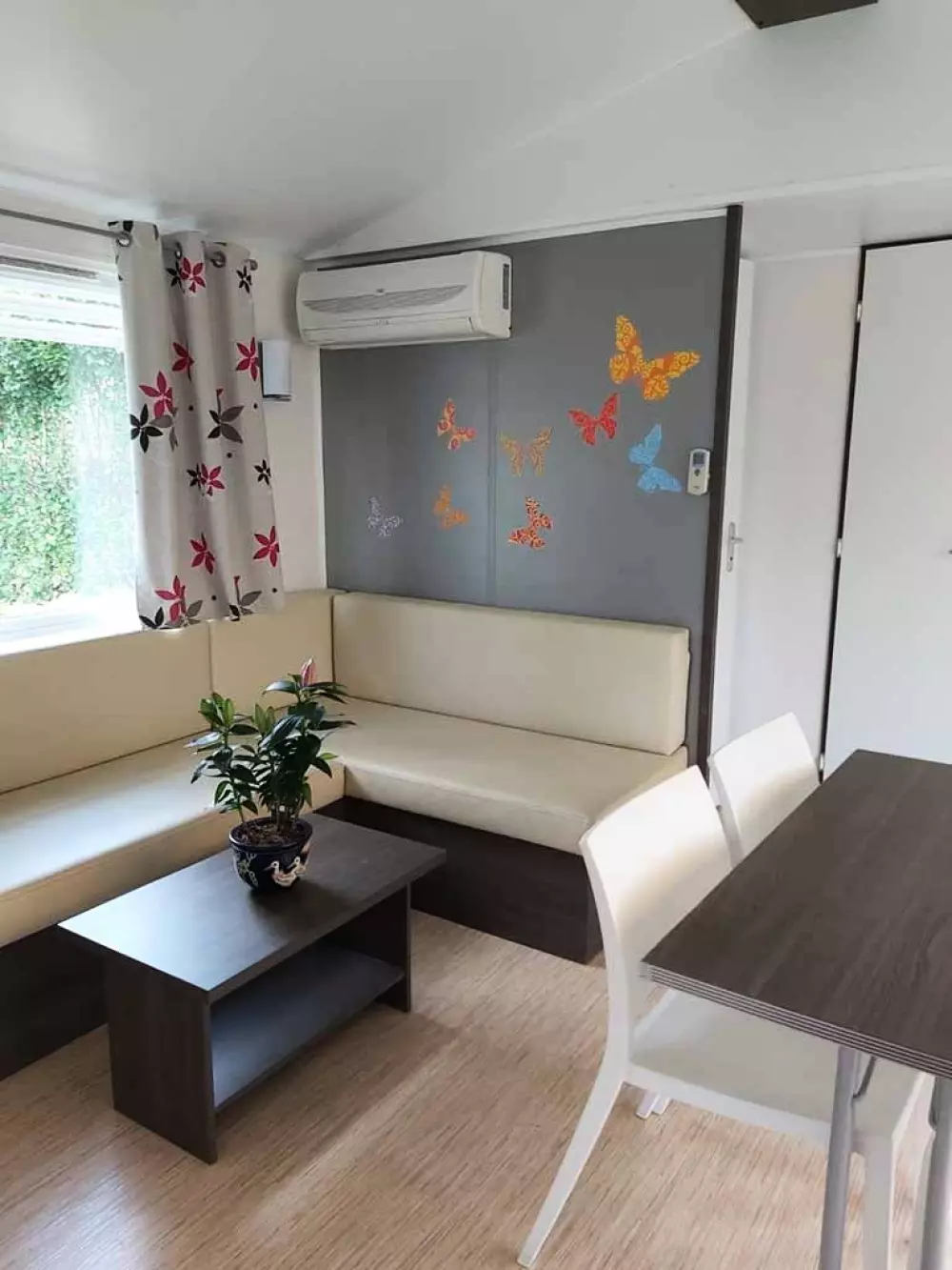 Ushuaïa Villages - Camping Le Port de Lacombe 3 Sterren★★★