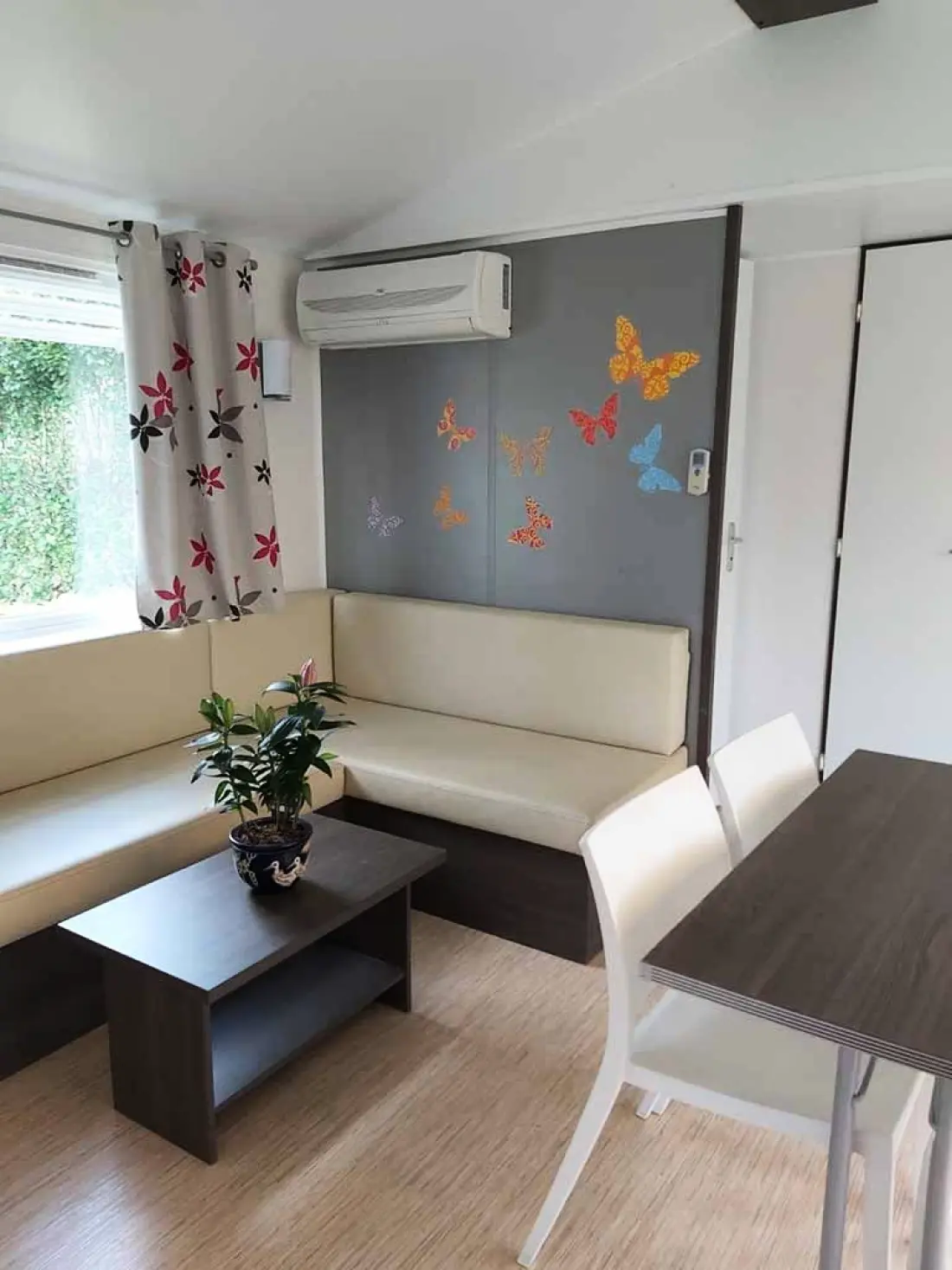 Ushuaïa Villages - Camping Le Port de Lacombe 3 Sterne★★★