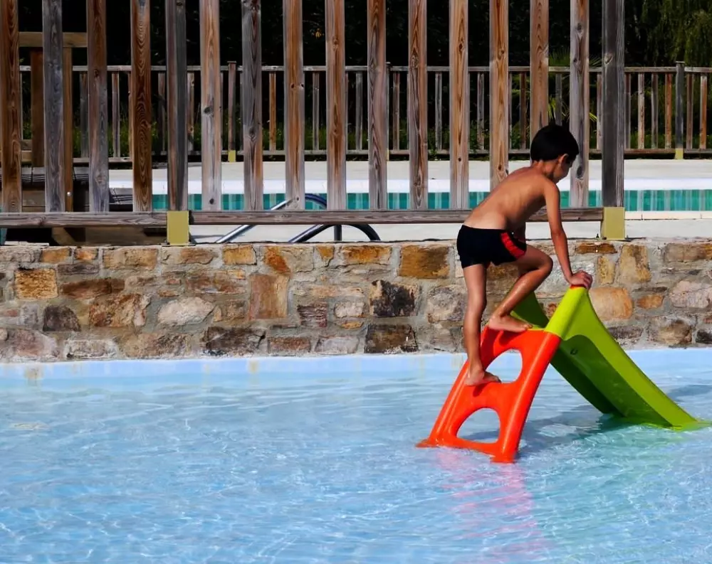 Ushuaïa Villages - Camping Le Port de Lacombe 3 Sterren★★★