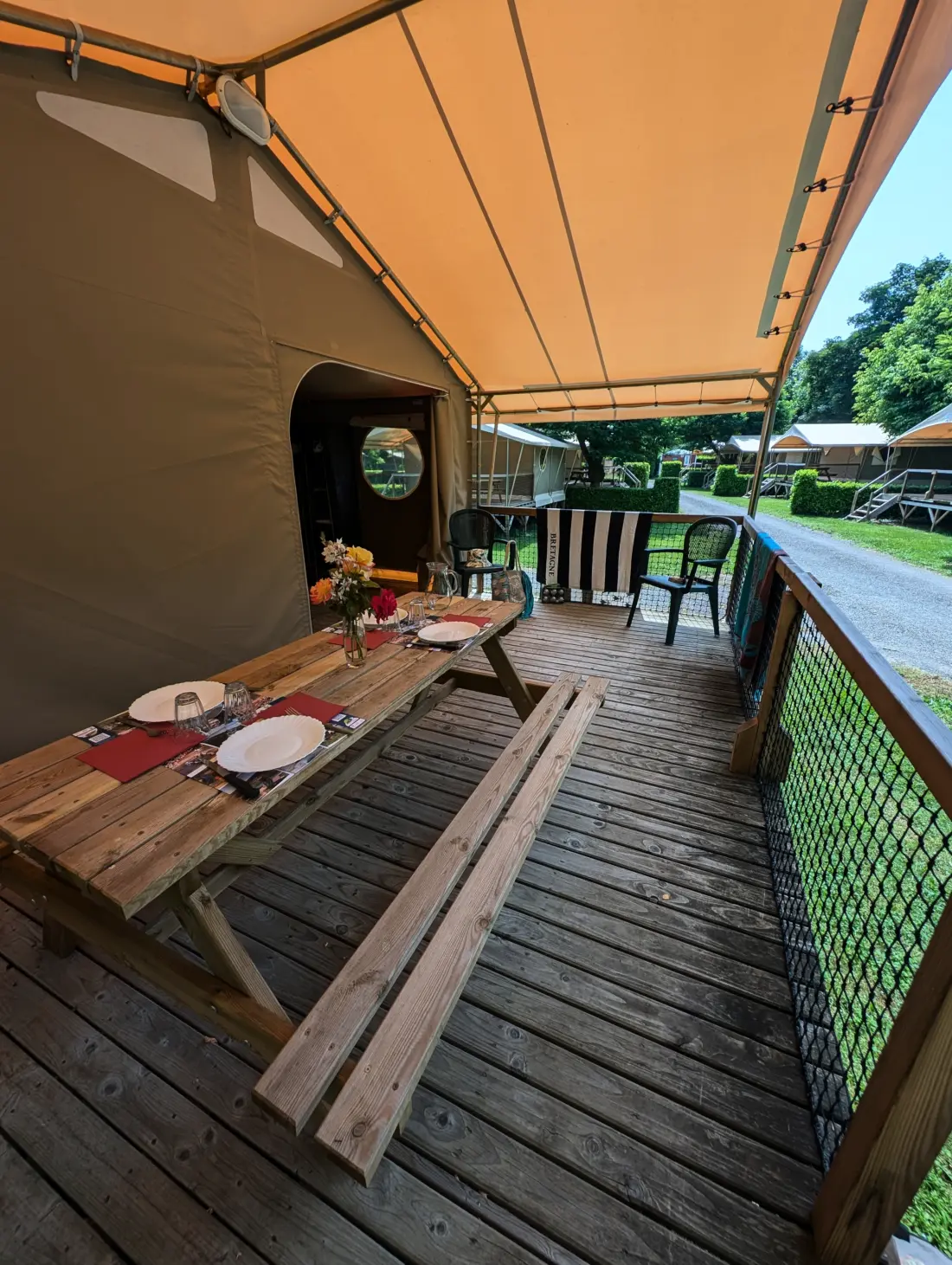 Ushuaïa Villages - Camping Le Port de Lacombe 3 Sterne★★★