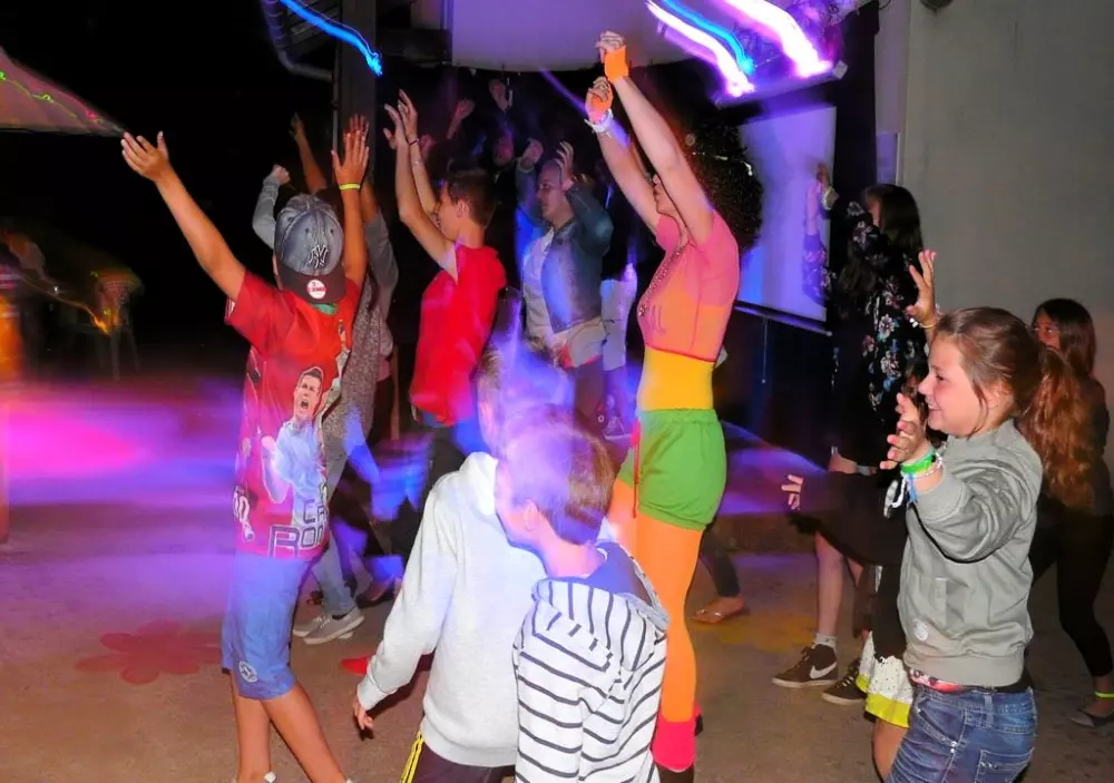 Ushuaïa Villages - Camping Le Port de Lacombe 3 Sterren★★★