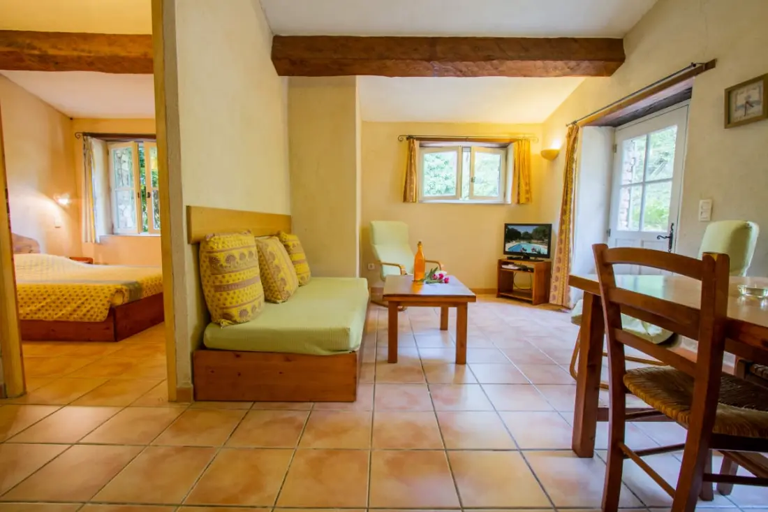 Le Jas, Charming Mas, Shared Swimming pool, Nature, Quiet, 6 Ha Provence