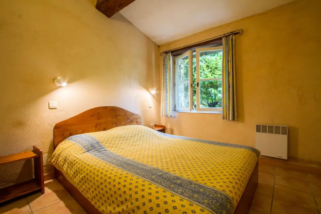 Le Jas, Charming Mas, Shared Swimming pool, Nature, Quiet, 6 Ha Provence