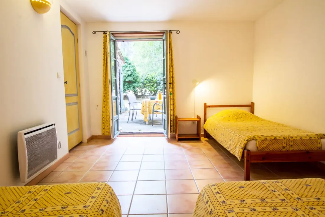 Le Jas, Charming Mas, Shared Swimming pool, Nature, Quiet, 6 Ha Provence