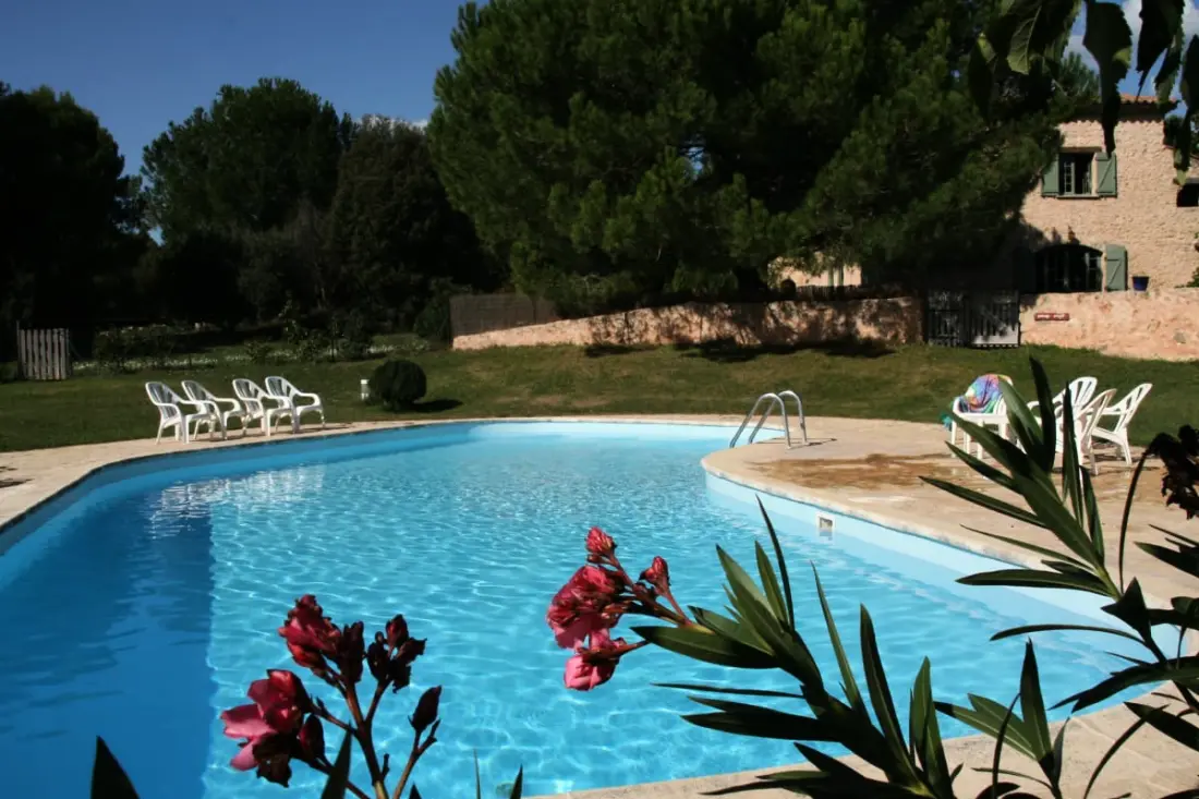 Le Jas, Charming Mas, Shared Swimming pool, Nature, Quiet, 6 Ha Provence